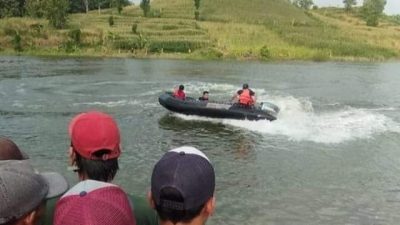 Ngangsu di Waduk, Pria Lenyap dalam Pencarian Tim SAR Ngawi