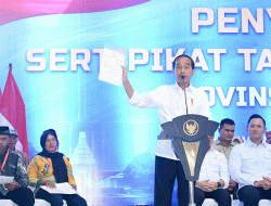 Presiden Jokowi Serahkan 10.323 Sertifikat Tanah Elektronik di GOR Tawang Alun, Banyuwangi