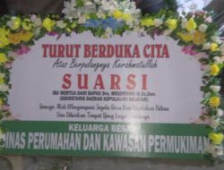 Ibu Mertua Sekda Selayar, Suarsi Meninggal Dunia Karangan Bunga Warnai Rumah Duka