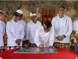 Sekda Adi Arnawa Hadiri Acara Melaspas Balai Banjar Adat Tegal Saat Baleran, Kapal