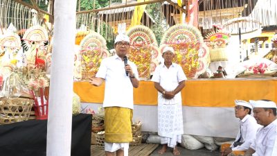 Sekda Badung Adi Arnawa Nyaksiang Karya Ngenteg Linggih Pura Panti Prabu, Sobangan, Mengwi