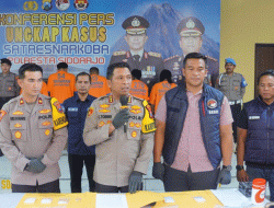 Meranjau Sabu di Depan Mini Market, Pasangan Suami Istri Dibekuk Polresta Sidoarjo