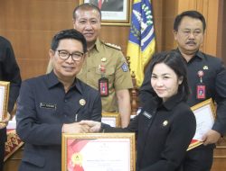 Penyerahan Penghargaan Pelayanan Publik di Kabupaten Badung