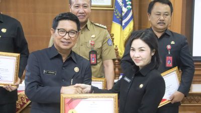 Penyerahan Penghargaan Pelayanan Publik di Kabupaten Badung