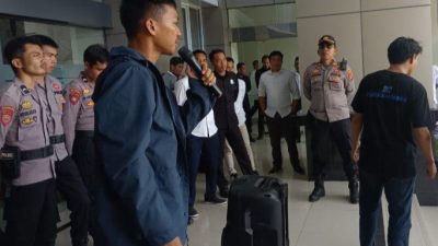Mahasiswa Demo di Kejati Sulbar, Tuntut Kasus Dugaan Korupsi Stadion Manakarra Dituntaskan