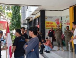 Mahasiswa Demo Desak Kejati Baru Sulbar Tuntaskan Kasus Dugaan Korupsi Stadion Manakarra
