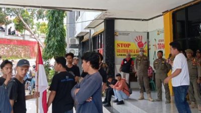 Mahasiswa Demo Desak Kejati Baru Sulbar Tuntaskan Kasus Dugaan Korupsi Stadion Manakarra