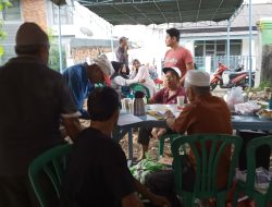 Pengajian Ar Rahman RT 12/13 dan Masjid Mazharul Iman Kota Palembang Sembelih Hewan Kurban di Hari Iduladha