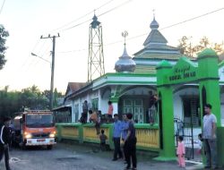 Lokalisir Kebakaran di Dusun Iraja Lebo Desa Kalepadang, Selayar, Mako Satpol PP Kerahkan 2 Unit Armada Damkar