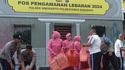 Jumat Berkah Polsek Simokerto, Wujud Kepedulian Tugas Kepolisian Serta Berbagi Keberkahan