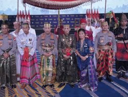 Kapolri Dianugerahi  Gelar Adat Serta Pusaka oleh Dewan Adat dan Kerajaan di Sulawesi Selatan