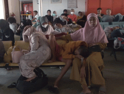 Dihempas Dahsyatnya Gelombang Laut, Sejumlah Penumpang KMP Bontoharu Lemas Tak Berdaya