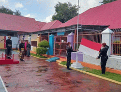 Mengenakan Pakaian Adat, Kepala Rutan Selayar Pimpin Upacara Hari Lahir Pancasila