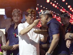 HUT Ke-48 STT Adnya Putra Banjar Taman Desa Darmasaba, Sekda Badung Ajak Generasi Muda Menjadi Penggerak UKM