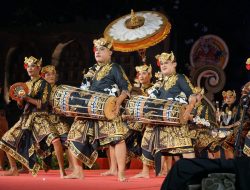 Wabup Ketut Suiasa Menyaksikan Wimbakara di PKB XLVI