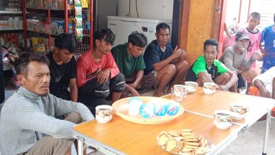 Tiba di Ibukota Desa Tarupa Korban Kapal Tenggelam KLM Umayza Jaya Diterima di Rumah Ketua BPD