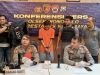 Polsek Wonocolo Menggelar Konferensi Pers Terkait Pembacokan Wanita 53 Tahun, Hanya Butuh Waktu 2 Jam Tangkap Pelaku