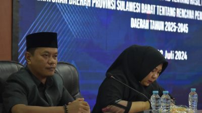 Kabag Umum Sekretariat DPRD Sulbar Bacakan Persetujuan Ranperda RPJPD 2025-2045