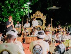 Sekda Badung Hadiri Gladi Bersih Sekaa Gong Kerthi Budaya Banjar Pengabetan dan Sanggar Seni Kumara Agung Banjar Temacun, Desa Kuta