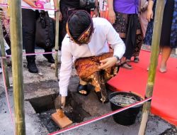Sekda Badung Letakkan Batu Pertama Proyek Pembangunan Gereja Pantekosta di Indonesia