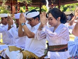 Hari Raya Saraswati di Pura Lingga Bhuwana, Sekda Badung Adi Arnawa Pimpin Persembahyangan Bersama