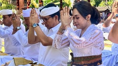 Hari Raya Saraswati di Pura Lingga Bhuwana, Sekda Badung Adi Arnawa Pimpin Persembahyangan Bersama