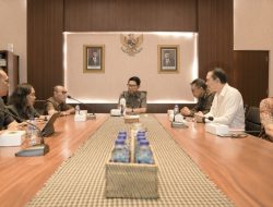 Sekda Badung Adi Arnawa Pimpin Rapat Pemaparan MRT