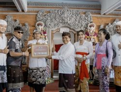 Bupati Badung Giri Prasta Serahkan Dana Hibah Rp2,1 Miliar Pembangunan Wantilan Banjar Tampak Gangsul