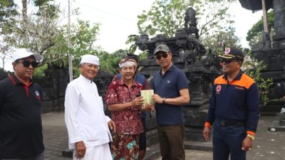 Wabup Badung Suiasa Serahkan Fisik Bangunan Bantuan Pascabencana