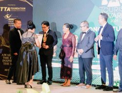 Malam Penganugerahan 9 Tahun Bali Tourism Award, Bupati Badung Terima Penghargaan Bali Leader In Innovative Government
