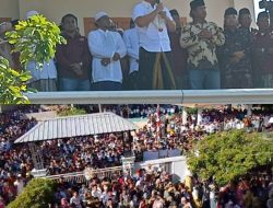 Heboh, Warga Sampang Antusias Sambut Kebebasan Kades Wijdan