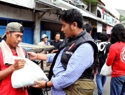 Tekan 308 Polres Lampung Utara Berbagi Bansos kepada Para Tukang Becak