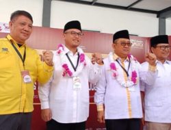 Diiringi Ribuan Pendukungnya, Ali Baal Masdar-Arwan Aras Resmi Daftar di KPU Sulbar