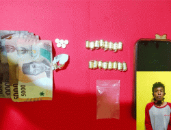 Edarkan Obat Terlarang, Seorang Pelaku Diborgol Polisi Saat Melakukan Transaksi