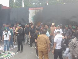 Aliansi Mahasiswa Sulbar  Demonstrasi di Depan Kantor Gubernur Sulbar, Ini Tuntutannya