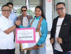 Pemprov Sulbar Beri Hadiah Rp300 Juta Ramlah Baharuddin Atlet Dayung Berprestasi