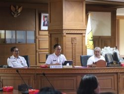 Pj. Sekda Surya Suamba Hadiri Rapat Kerja dengan Tim Banggar DPRD Badung