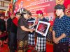 Bupati Badung Giri Prasta Serahkan Bantuan Hibah dan BKK di Kabupaten Tabanan