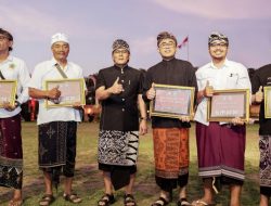 Jadi Inspektur Upacara Peringatan Hari Puputan Badung Ke-118, Bupati Badung Giri Prasta Serahkan Hibah dan BKK di Kota Denpasar
