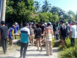 Warga Tutup Akses Jalan Menuju Tambang Pasir di Desa Sampaga, Mamuju