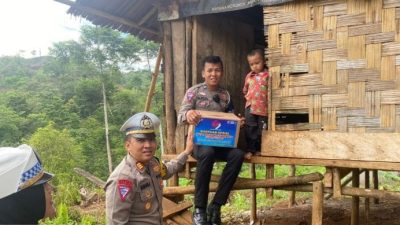 Satlantas Polresta Mamuju Salurkan Bantuan Sosial Dalam Rangka HUT ke-69 Lalu Lintas