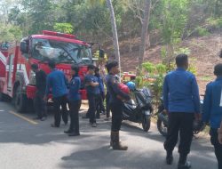 Tangani Kebakaran Lahan di Kecamatan Bontoharu, Posko Damkar Terjunkan Belasan Personel Pemadam