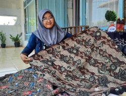 Yani Pengerajin Batik Tulis Tanjung Bumi Pikat Pelanggan dengan Sentuhan Unik