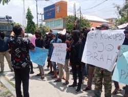 Gerakan Pemuda Peduli Lamongan Geruduk Kantor Dinsos