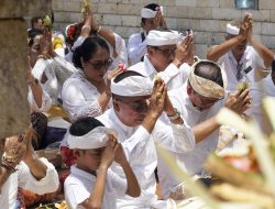 Plt. Bupati Badung Hadiri Pujawali Ida Betara Pura Luhur Uluwatu, Antusias Kehadiran Pemedek Disebut Meningkat