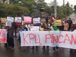 KPU Kabupaten Tegal Didemo Dituntut Harus Netral