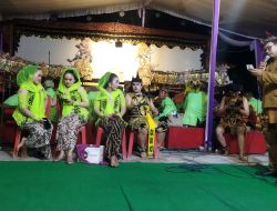 Lestarikan Wayang Kulit Sedekah Bumi Desa Karanggeneng Lamongan