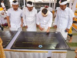 Paraf Prasasti, Plt. Bupati Badung Suiasa Hadiri Karya Melaspas di Tiga Pura, Desa Adat Pecatu