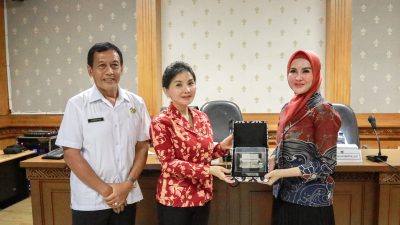 Pj. Ketua DWP Badung Terima Kunja DWP Kota Tangerang Selatan