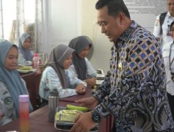 Pj Gubernur Sulbar Hadiri Uji Coba Makan Bergizi Gratis di SMKN 1 Mamuju